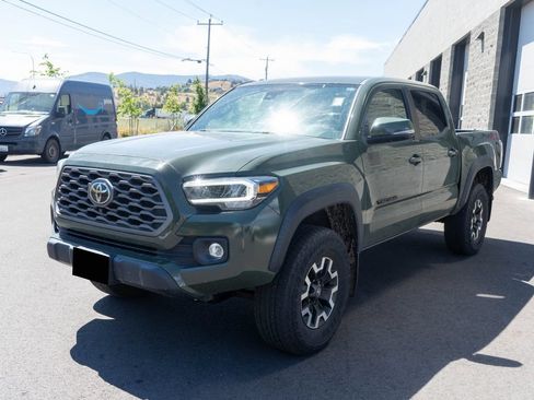 Used 2022 Toyota Tacoma TRD Off-Road AWD/4WD image 3