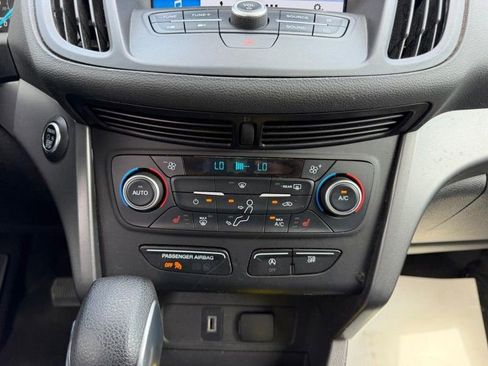 Used 2019 Ford Escape SE image 13