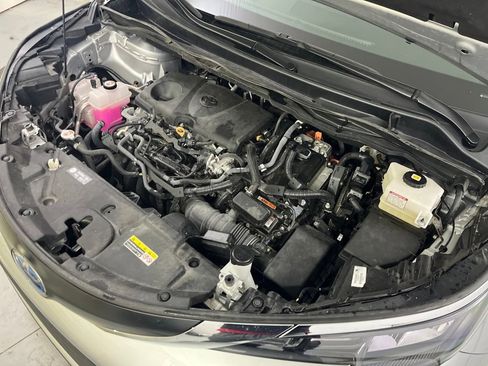 Used 2024 Toyota Sienna XLE image 12