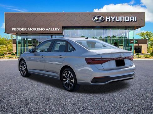 Used 2025 Volkswagen Jetta SE FWD image 6