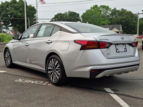 Used 2024 Nissan Altima 2.5 SV FWD image 4