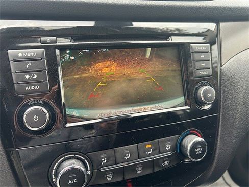 Used 2020 Nissan Rogue Sport S image 17