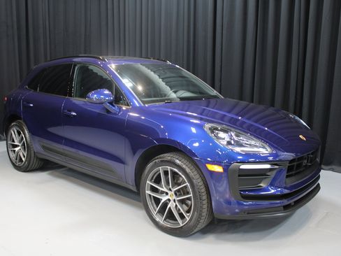 Certified 2024 Porsche Macan image 9