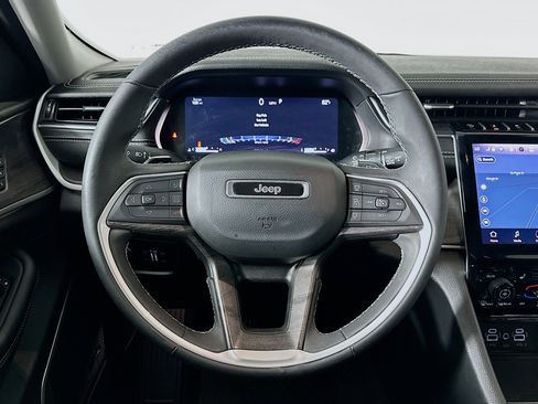 Used 2023 Jeep Grand Cherokee L Limited w/ Luxury Tech Group II image 18