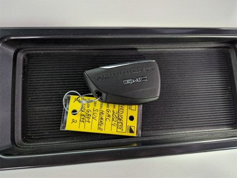 Used 2024 GMC Hummer EV 3X w/ LPO, Illumination Package image 31