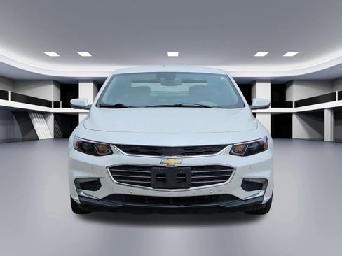 Used 2018 Chevrolet Malibu Premier w/ Driver Confidence Package FWD image 8