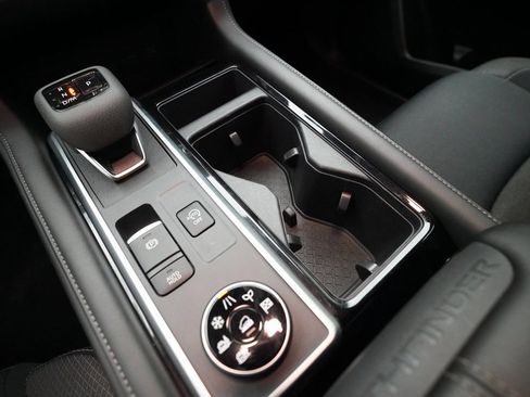 Certified 2024 Nissan Pathfinder SV image 15