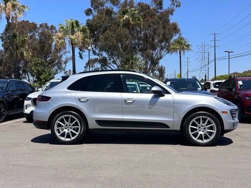 Used 2017 Porsche Macan AWD/4WD image 30