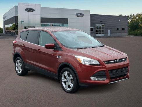 Used 2016 Ford Escape SE image 2