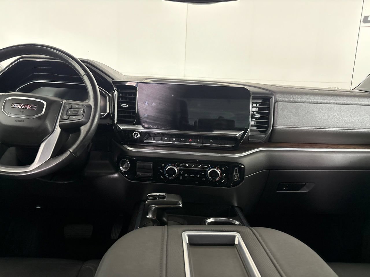 Used 2022 GMC Sierra 1500 SLT AWD/4WD image 26