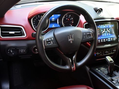 Used 2019 Maserati Ghibli RWD image 13
