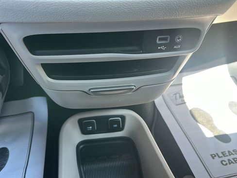 Used 2019 Chrysler Pacifica Limited FWD image 33