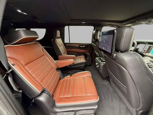 Used 2023 GMC Yukon XL Denali Ultimate image 16
