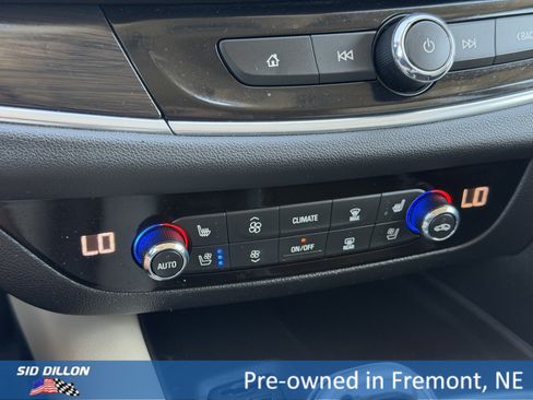 Used 2020 Buick Enclave Premium AWD/4WD image 11