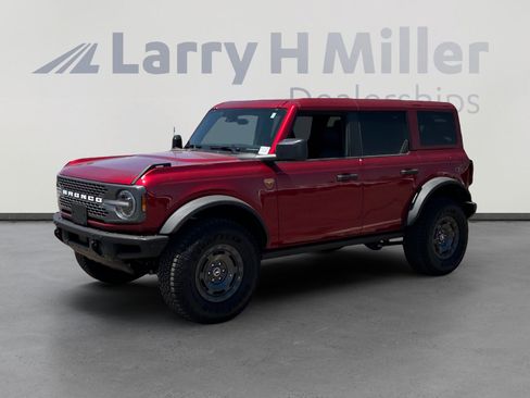 New 2025 Ford Bronco Badlands w/ Sasquatch Package AWD/4WD image 1