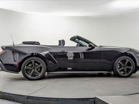 Used 2024 Ford Mustang Convertible image 8