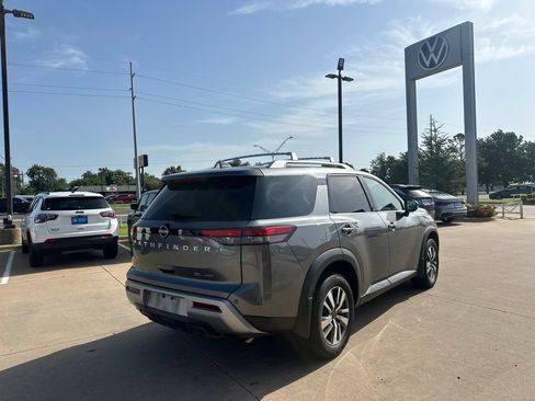 Used 2024 Nissan Pathfinder SL AWD/4WD image 5