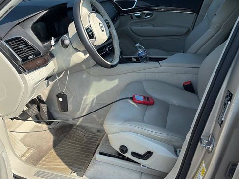 Used 2016 Volvo XC90 T6 Momentum w/ Momentum Plus Package AWD/4WD image 5