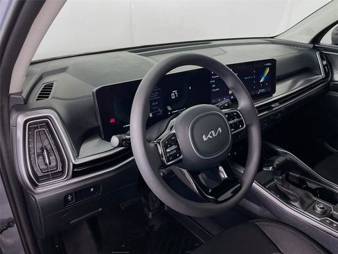 Certified 2025 Kia Sorento LX image 13