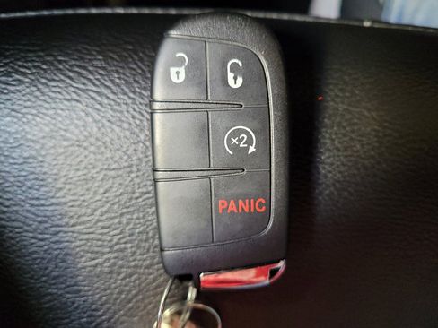 Used 2018 Jeep Compass Latitude w/ Popular Equipment Group FWD image 32