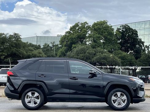 Used 2025 Toyota RAV4 XLE AWD/4WD image 3