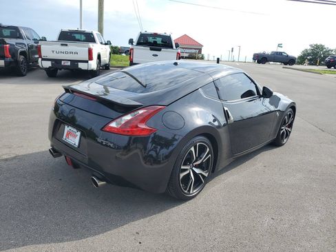 Used 2019 Nissan 370Z Touring Sport RWD image 4