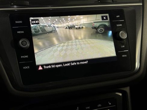 Used 2024 Volkswagen Tiguan SE R-Line FWD image 18