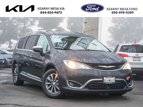 Used 2019 Chrysler Pacifica Limited w/ Advanced Safetytec Group image 1