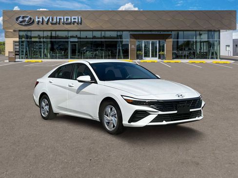 Certified 2025 Hyundai Elantra SE image 41