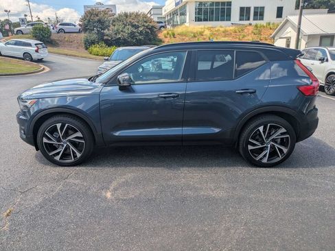 Used 2022 Volvo XC40 T5 R-Design w/ Climate Package AWD/4WD image 3
