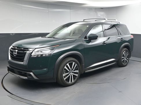 Used 2024 Nissan Pathfinder Platinum w/ Lighting Package (N93) AWD/4WD image 3