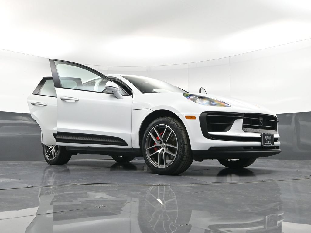 Certified 2024 Porsche Macan S AWD/4WD image 36