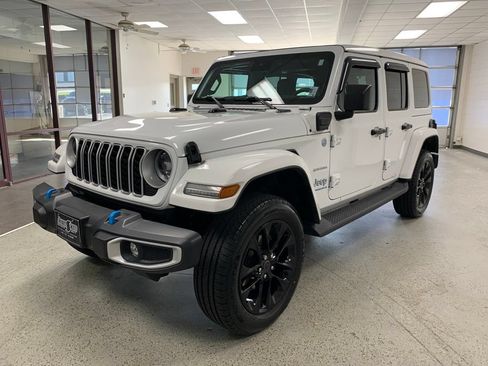 Certified 2024 Jeep Wrangler Unlimited Sahara w/ Safety Group AWD/4WD image 3