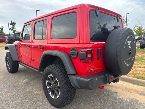 Used 2025 Jeep Wrangler Unlimited Rubicon w/ Convenience Group AWD/4WD image 4