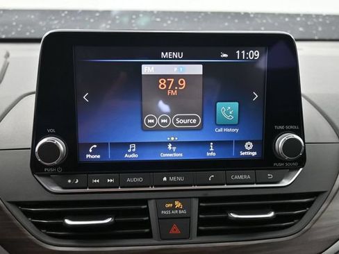 Used 2025 Nissan Altima 2.5 SV FWD image 22