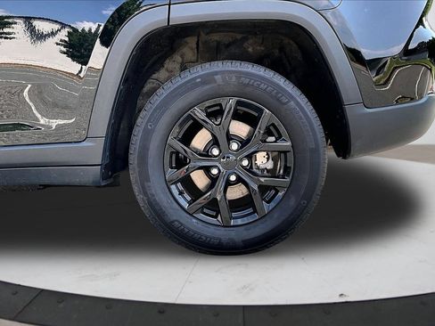 Certified 2024 Jeep Grand Cherokee Altitude AWD/4WD image 35