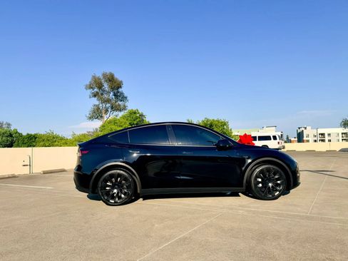 Used 2021 Tesla Model Y Long Range AWD/4WD image 5