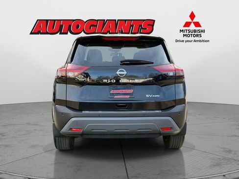 Used 2023 Nissan Rogue SV image 3