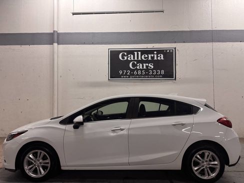 Used 2018 Chevrolet Cruze LT w/ Convenience Package image 1