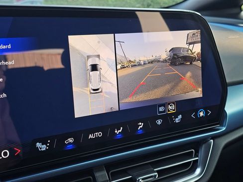Used 2025 Chevrolet Equinox EV LT FWD image 31