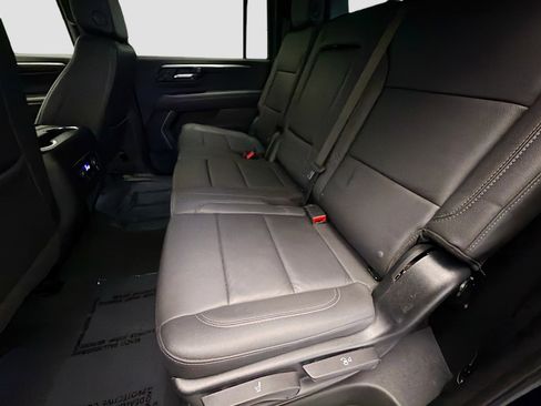 Used 2025 Chevrolet Suburban Z71 AWD/4WD image 13