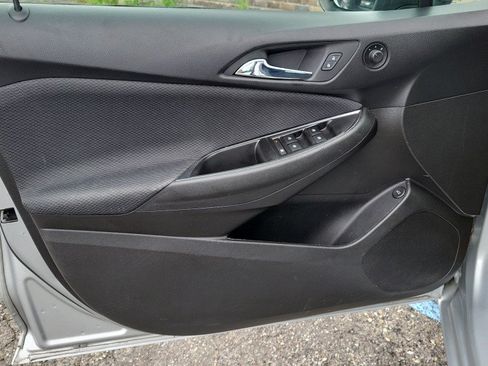 Used 2018 Chevrolet Cruze LS FWD image 12