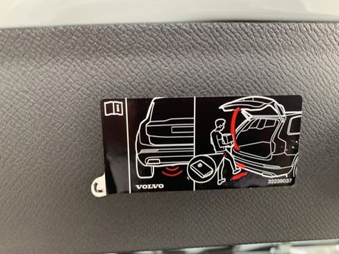 Certified 2024 Volvo XC90 B6 Plus image 8