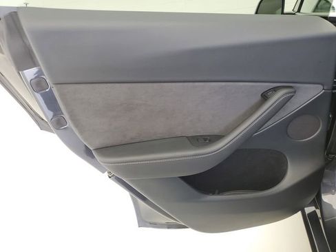 Used 2024 Tesla Model Y 2WD image 13