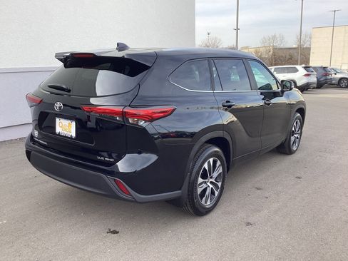 Certified 2023 Toyota Highlander XLE image 10