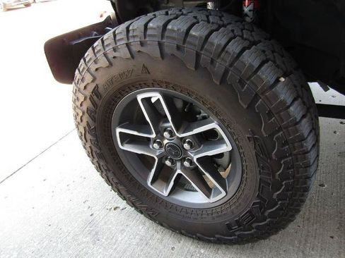 Used 2024 Jeep Gladiator Mojave AWD/4WD image 23