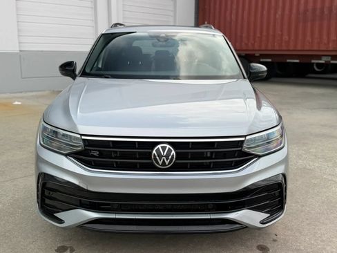 Used 2022 Volkswagen Tiguan SE R-Line FWD image 3