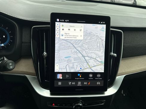 Certified 2025 Volvo XC90 B6 Plus image 21