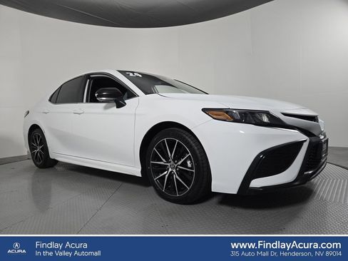 Used 2024 Toyota Camry SE image 1