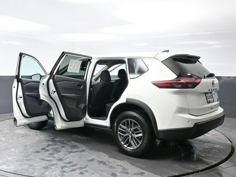 Used 2024 Nissan Rogue S image 59